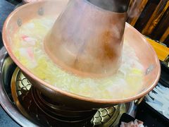 -果松木炭酸菜铜火锅·外婆参鸡汤