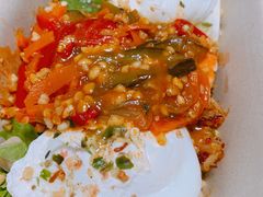 煎三文鱼牛油果波蛋藜麦饭-乔泰勒JOETYLER西餐厅(曲江店)