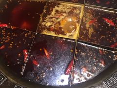 -渝嘴小老弟老火锅(华新村店)