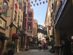 -鲁邦国际风情街(麦世达韩国精品百货店)