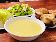 芹菜花生米-宝瑞门钉肉饼店