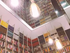 -钟书阁(松江泰晤士小镇店)