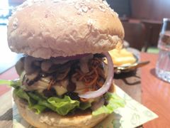 鲜香蘑菇牛肉汉堡-魏斯理汉堡(西安沣东吾悦店)