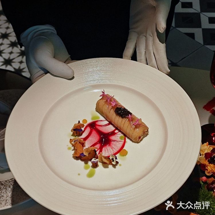 上海！会带每一任男朋友出来吃的漂亮饭...