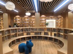 -漕河泾街道图书馆(漕河泾社区文化活动中心店)