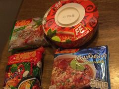 -席娜卡琳火车铁道夜市