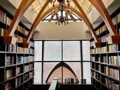 -钟书阁(松江泰晤士小镇店)