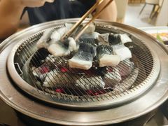 -围炉肉舍•炭烤活鳗•丹东海鲜烤肉(步行街店)