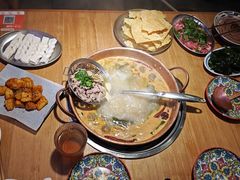 -洱火云南酸菜牛肉火锅(石景山当代商城店)