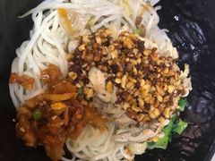 -两勺子一碗口水鸡拌面