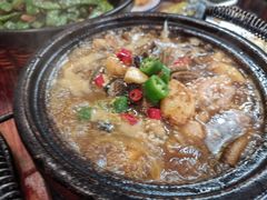 石锅鳝片牛蛙-八张桌子(老店)