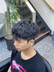 点击看大图 -藤野造型专业烫染接发