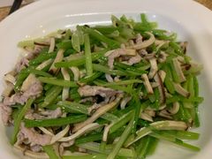 水芹炒肉丝-龙井壹号·茶缘山景宴(龙井村店)
