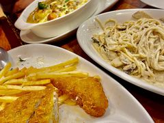 鳕鱼饼配薯条-玛格萝妮比萨屋(陆家浜路店)