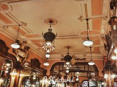 -Majestic Café