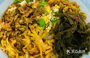 Stir-Fried Egg with Chili and Flat Rice Noodles