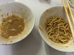-松树干拌面店