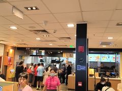 -麦当劳(上海虹桥站30B检票口楼上)