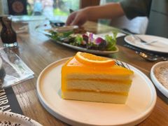 -Chom Cafe and Restaurant