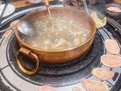 菌菇鸡煲-阿山卓·野生菌火锅·纳西火塘烤肉