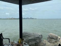 -上海滴水湖皇冠假日酒店