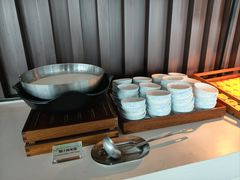 -亚洲国际大酒店·云顶阁旋转自助餐厅