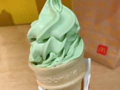 抹茶蛋筒-麦当劳(中山公园龙之梦店)