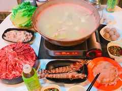 -鲜入围煮花胶鸡海鲜火锅