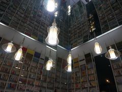 -钟书阁(松江泰晤士小镇店)