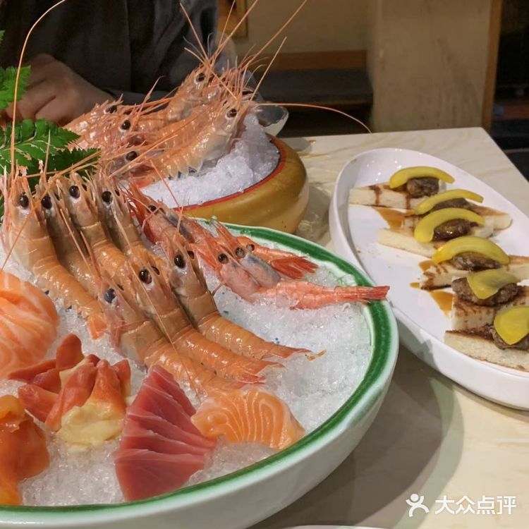 吃的是258海鲜无限量的套餐，我觉得是相当值得
