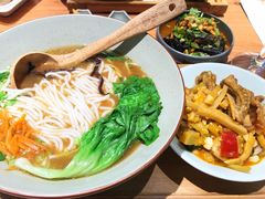 泡椒酸笋牛蛙面-百春原湖南牛肉粉(百联世纪店)