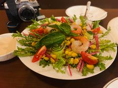 虾仁小番茄蔬菜沙拉-猫岛主趣味餐厅(鼓浪屿店)