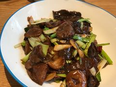 青蒜炒崂山菇-山东宾馆·齐鲁苑餐厅