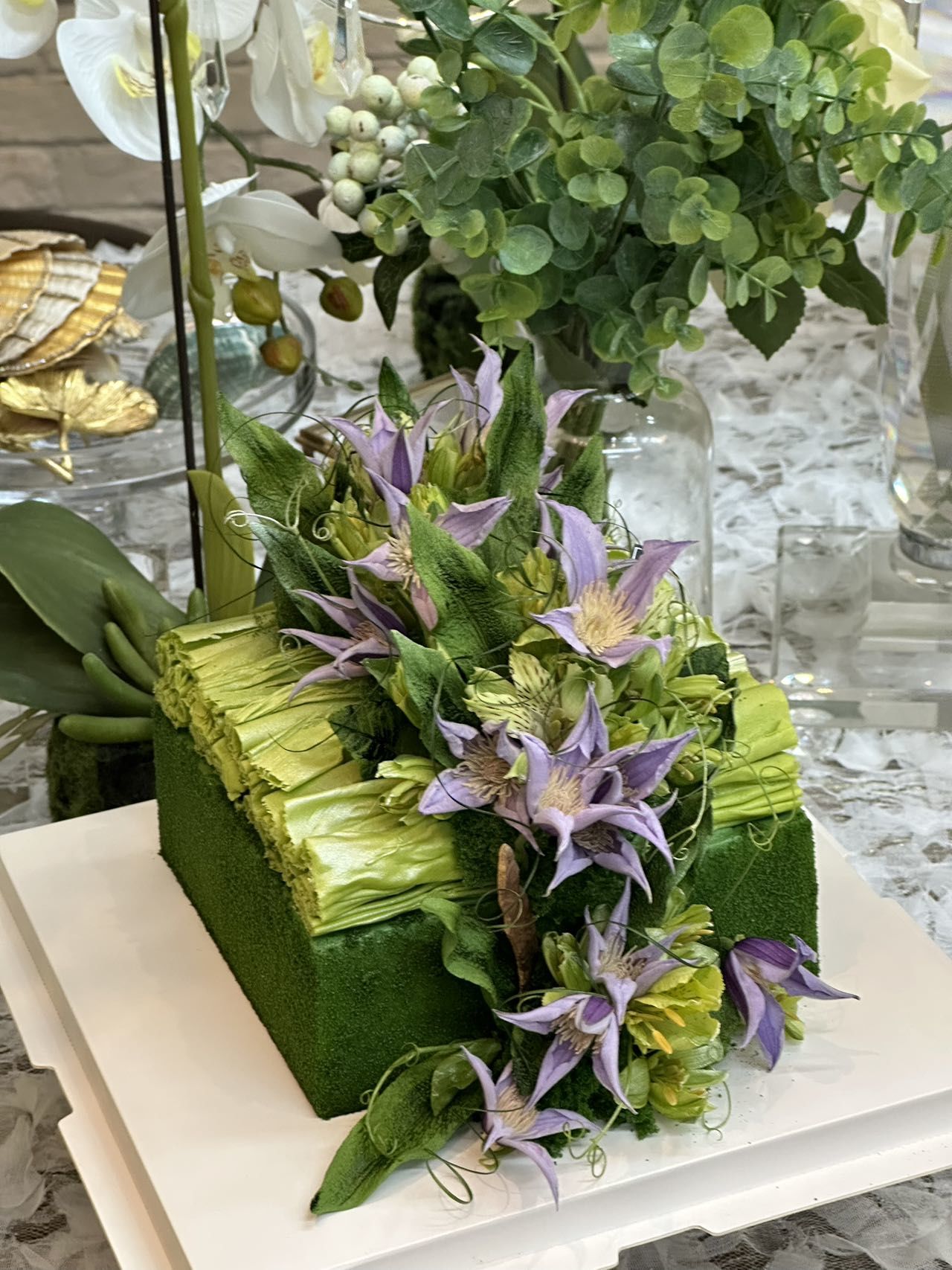 一进店,就有一种误入仙境的错觉
和一般的甜品蛋糕店不一样
这算