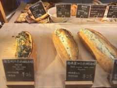 -天井·丑面包搭咖啡