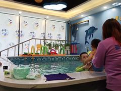 -蓝鲸国际少儿游泳训练中心(群力店)