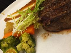 香煎菲力牛排配黑椒汁-红房子西菜馆(淮海中路店)