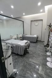 -苗方清颜专业祛痘·皮肤管理