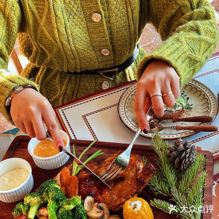 圣诞节平安夜怎么过⁉️天主教堂➕梧桐馆西餐