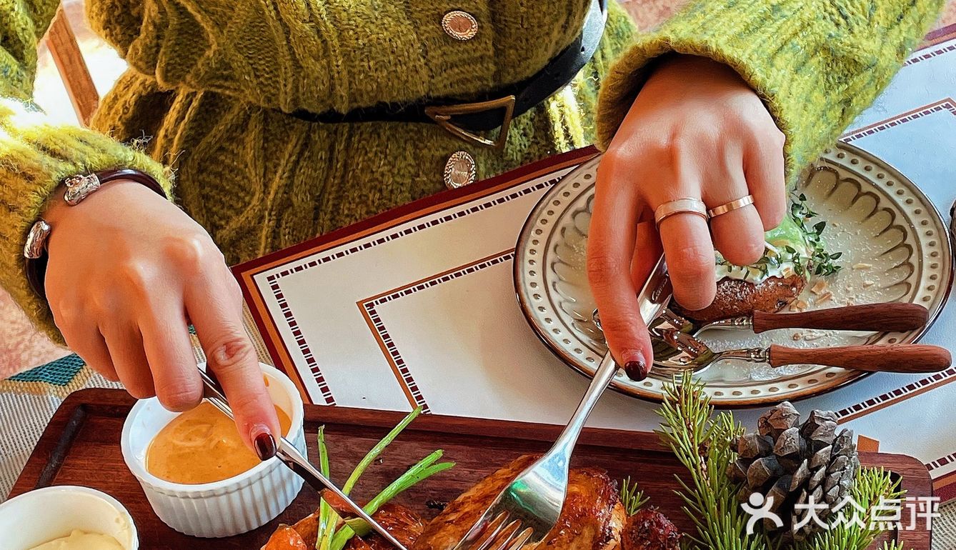 圣诞节平安夜怎么过⁉️天主教堂➕梧桐馆西餐