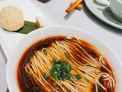 颐和红汤面-萬國春·中菜馆(颐和公馆店)