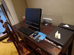 -乌兰湖畔草坪轻奢营地