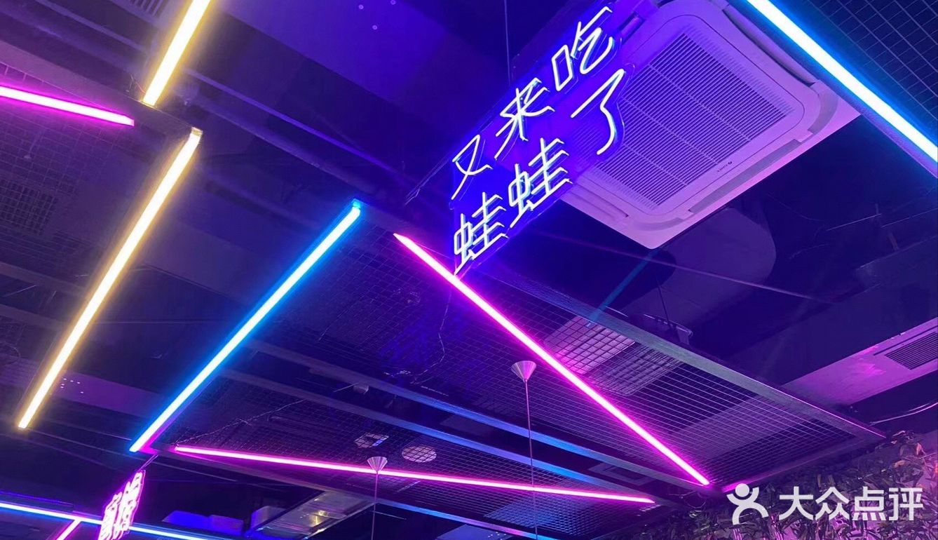 肥美。对了，小料台还有自助的水果，走时吃的好饱好饱