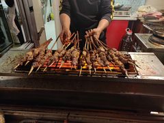 红柳烤肉-老钟家烤羊排·敦伊阁清真餐厅胡羊焖饼