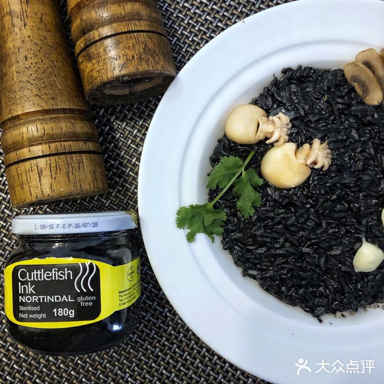 西班牙墨鱼汁饭+烤蘑菇