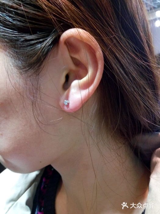 喜乐福饰studex专业打耳洞图片