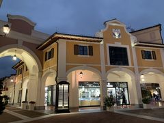 -佛罗伦萨小镇广佛名品奥特莱斯(疏港路店)