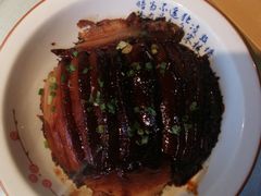 -帅巴人舅母子腊蹄民俗村