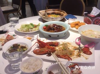 「果木烧鹅皇」味道正宗 皮脆肉嫩「菠萝咕咾肉」酸甜可