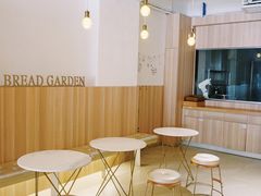 -顶东面包花园·生日蛋糕(世博店)